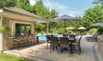 81 Crest Dr, Cranston, RI 02921