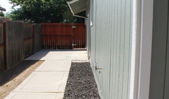 2860 NE Iris St, Anderson, CA 96007