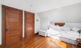 99 Roseneath Ave, Newport, RI 02840