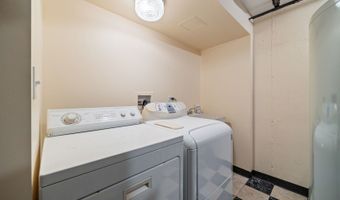 2218 N Williamsburg St, Arlington Heights, IL 60004
