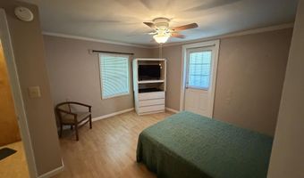 379 Lakepoint Rd, Alford, FL 32420