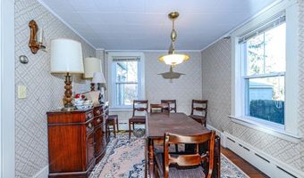 318 Mitchell's Ln, Middletown, RI 02871