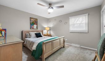 1832 W Woodland Ave, Addison, IL 60101