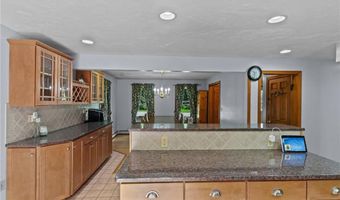 394 Maureen Cir, Burrillville, RI 02839