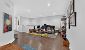3062 N Spurway Dr, Ann Arbor, MI 48105