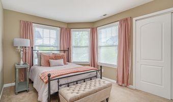 73 Lawrence Ave 73, Danbury, CT 06810