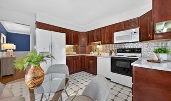 618 Running Creek Dr, Ballwin, MO 63021