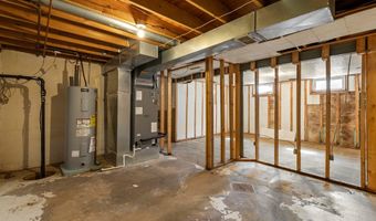 1055 Thomas Dr, Ashland, OH 44805