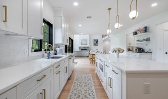 2 Buckingham Rd, Bayonne, NJ 07035