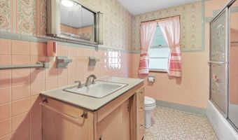 124 N Cliff St, Ansonia, CT 06401