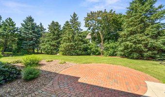 228 E THORNBROOK Ln, Appleton, WI 54913