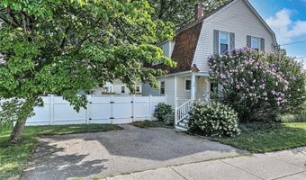 15 Wollaston St, Cranston, RI 02910