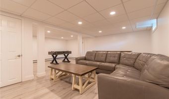 64 Juniper Trl, Narragansett, RI 02882