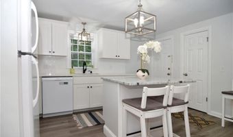 194 S Pier Rd, Narragansett, RI 02882