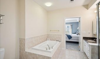 28 N De Baun Ave 208, Airmont, NY 10901