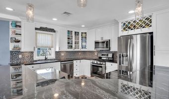 21 W Magnolia Ave, Beach Haven, NJ 08008