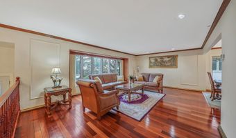 140 Dogwood Rd, Albertson, NY 11576