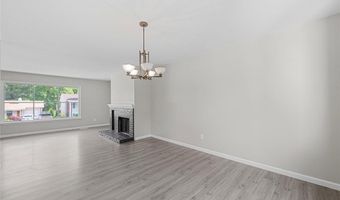 412 Sorrento Dr, Ballwin, MO 63021