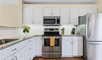 2 Martingale Ln, Narragansett, RI 02882