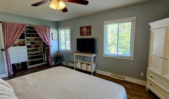 263 E Skyline Dr, Ballwin, MO 63011