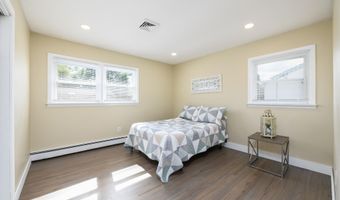 422 Maple Dr, Belford, NJ 07718