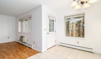 27 Rollingwood Dr 27, Brookfield, CT 06804