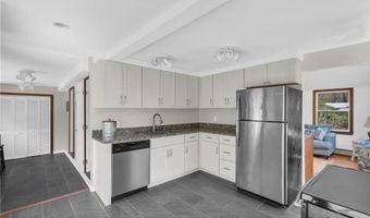 1 Mohawk Trl, Narragansett, RI 02882