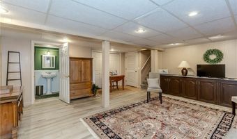 17 Woodview Dr, Cranston, RI 02920