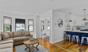 11 Sunshine Ct, Newport, RI 02840