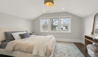 903 N Vail Ave, Arlington Heights, IL 60004