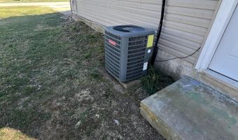 905 S Griffith Ave, Aurora, MO 65605