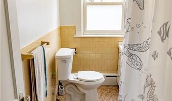 260 Grosvenor Ave, East Providence, RI 02914