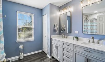 1241 Bradford Ln, Antioch, IL 60002