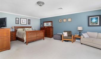16 Taylor Ln, Warwick, RI 02886