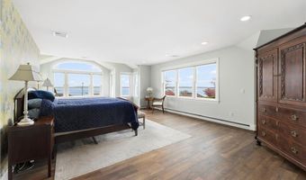 75 N Cliff Dr, Narragansett, RI 02882
