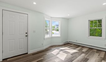 38 Newbury St, Auburn, ME 04210
