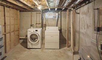 28 City View Pkwy, Johnston, RI 02919
