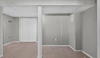 30 W Park Ave, Avenel, NJ 07001