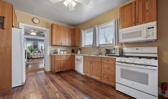 207 N Davis St, Anamosa, IA 52205