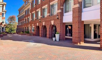 635 SLATERS Ln G-01, Alexandria, VA 22314