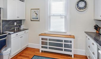 28 W Narragansett Ave, Newport, RI 02840