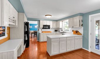 24 Rosewood Dr, Amherst, NY 14221