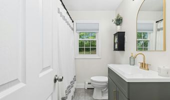 136 Crescent Cir, Cheshire, CT 06410