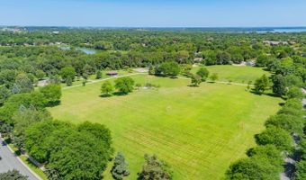 21 E Newhaven Cir, Madison, WI 53717
