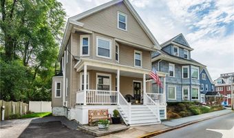 5 Gardiner St, Newport, RI 02840