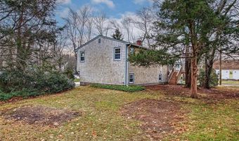 2 Simmons Rd, Barrington, RI 02806