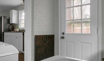 116 Magnolia St, Bonneau, SC 29431