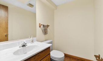 14 Cambridge Circle Ct, Ballwin, MO 63011