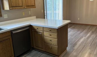 1102 Willow Dr, Aberdeen, SD 57401