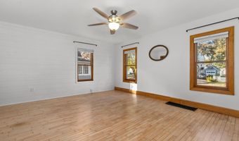 1600 N SUPERIOR St, Appleton, WI 54911